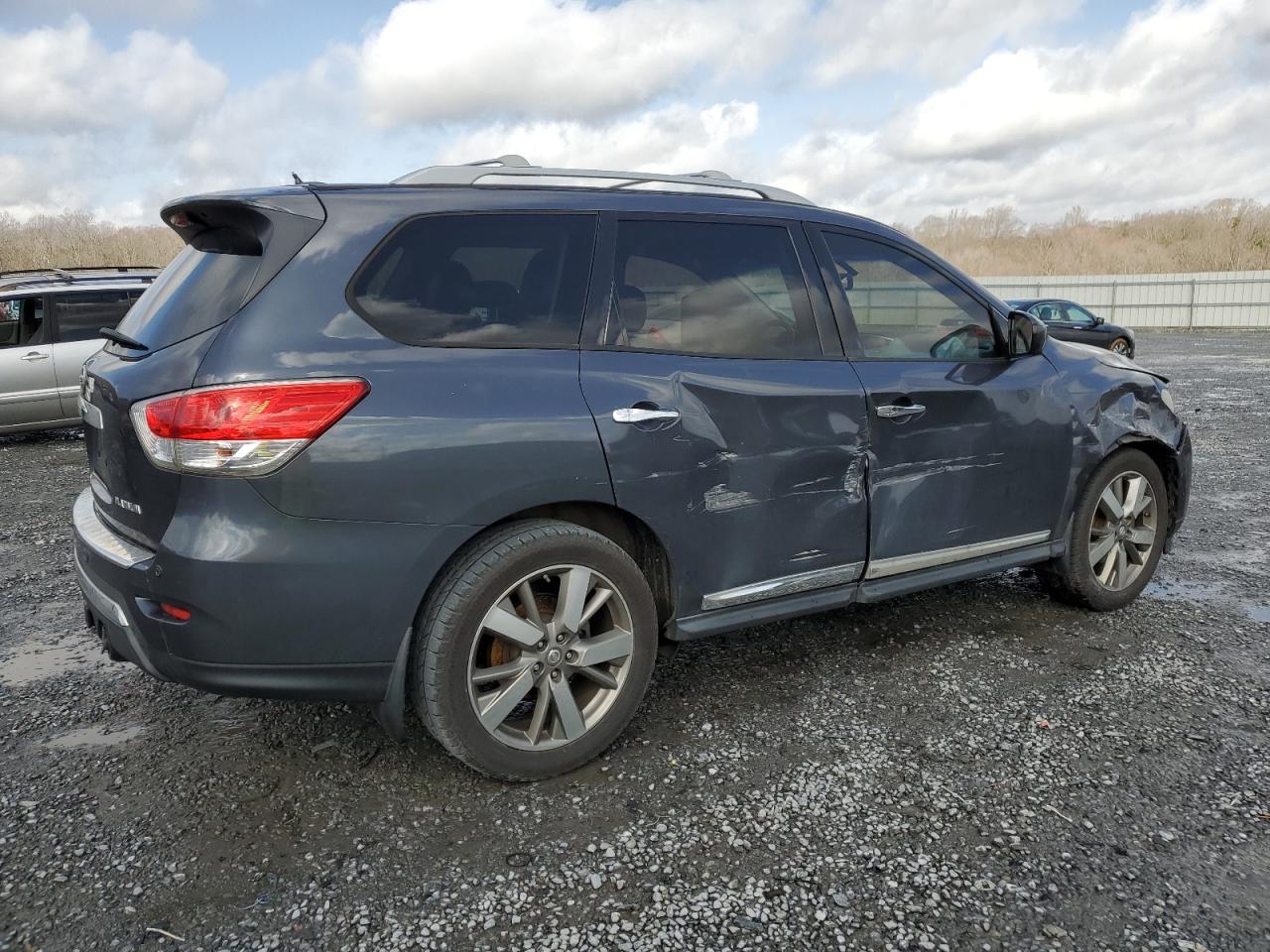 2013 Nissan Pathfinder - Image 3