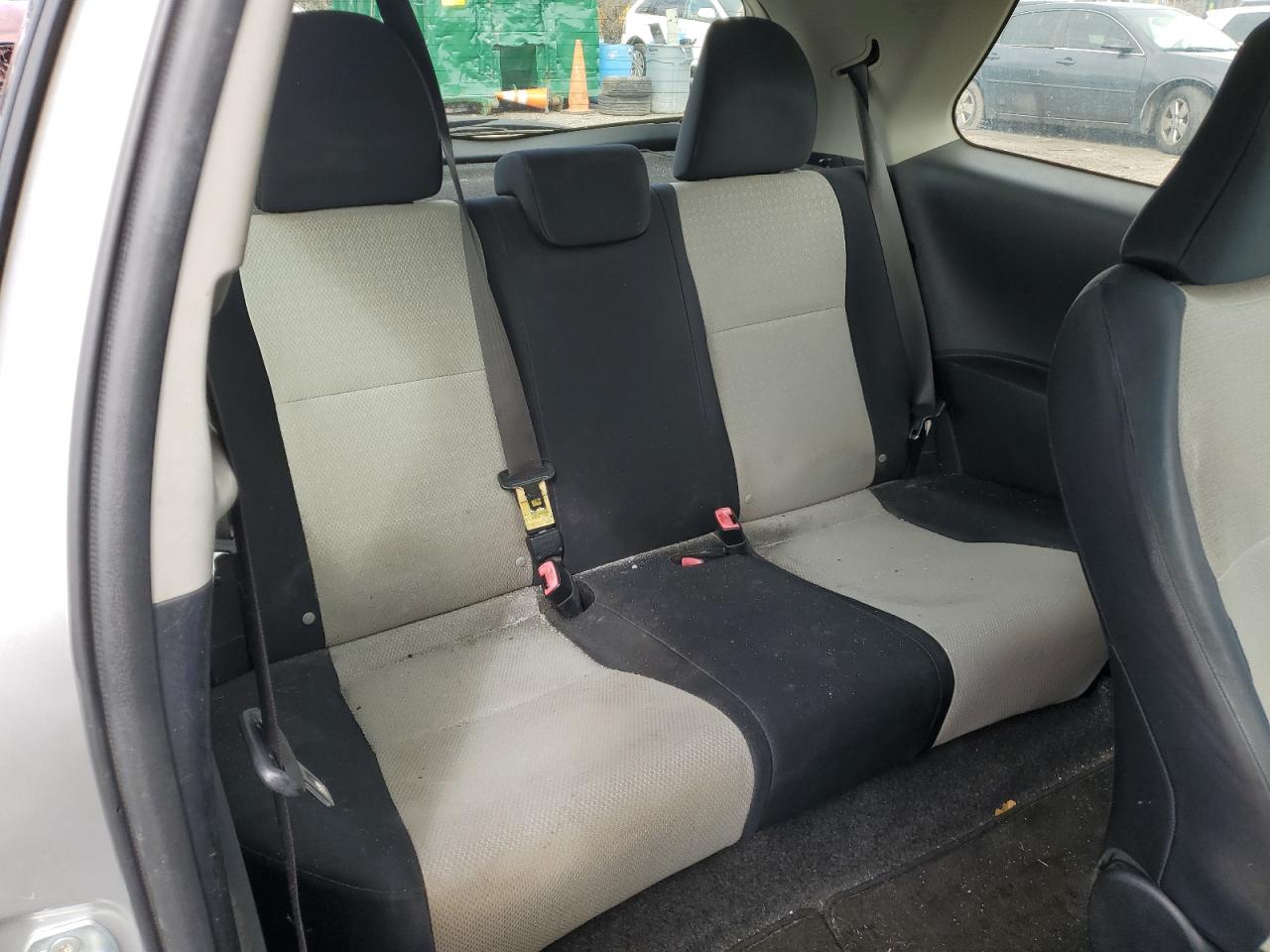 2012 Toyota Yaris - Image 10