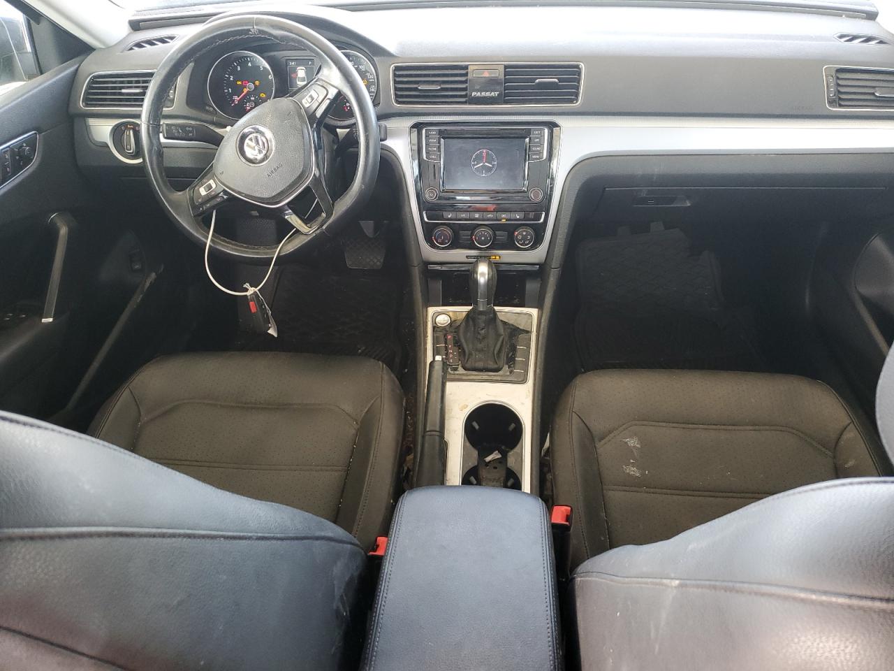 2019 Volkswagen Passat - Image 8