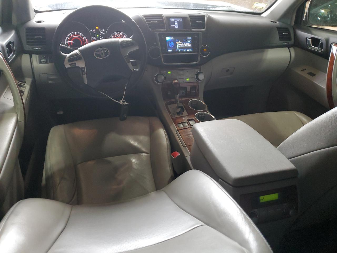 2013 Toyota Highlander - Image 8