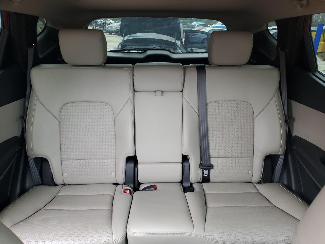 2014 Hyundai Santa Fe - Image 10
