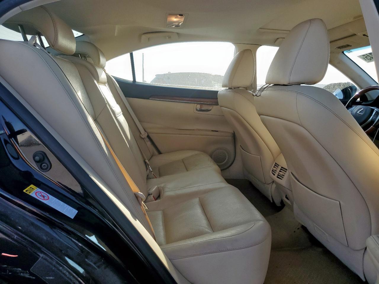 2014 Lexus ES - Image 10