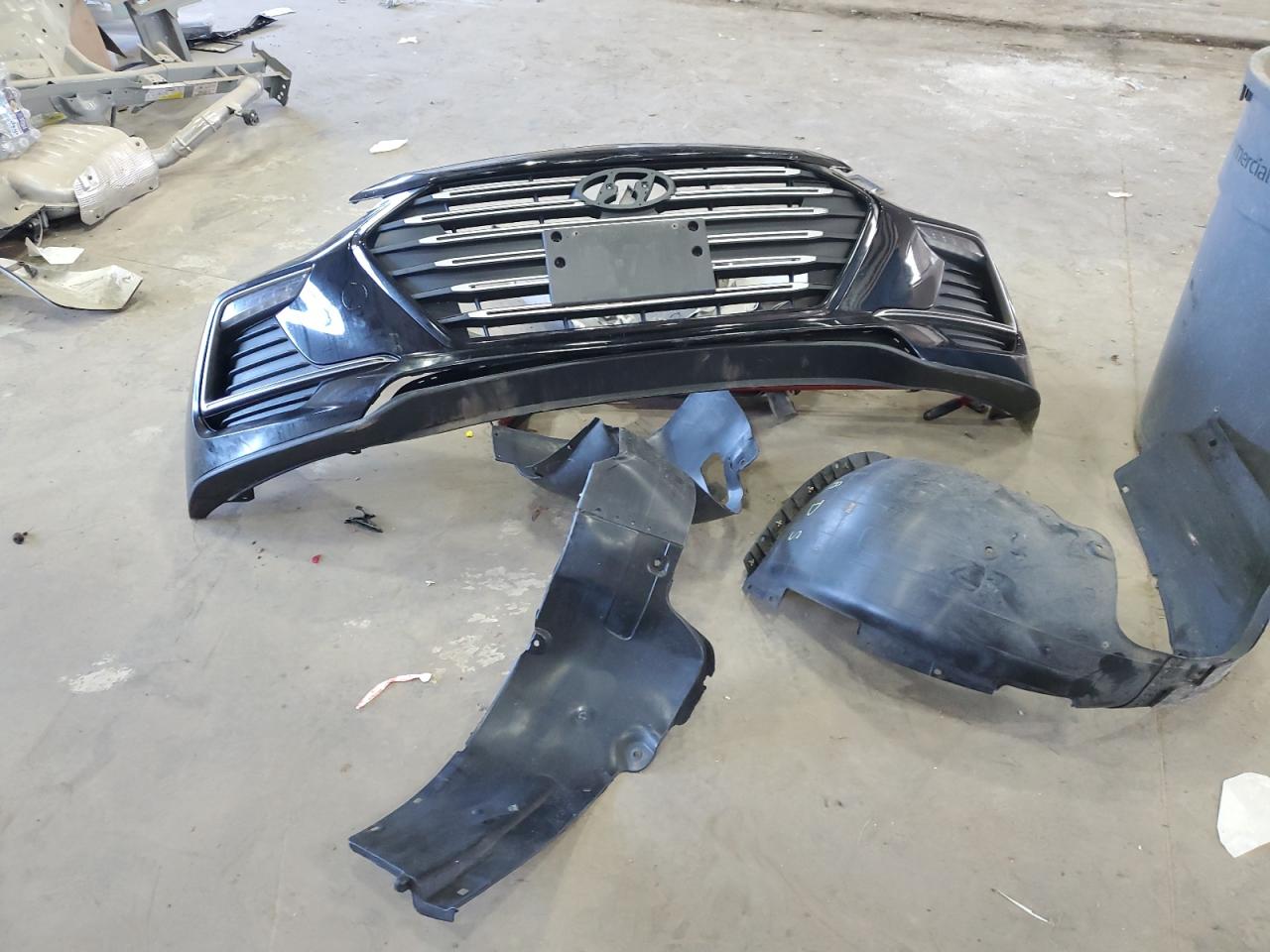 2018 Hyundai Elantra - Image 14