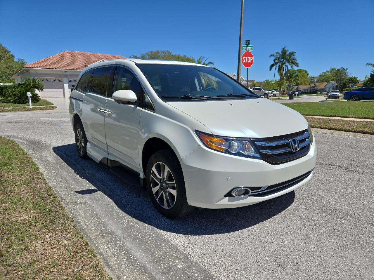 2017 Honda Odyssey - Image 1