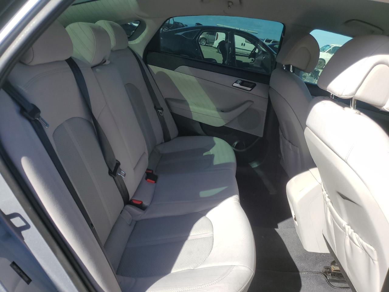 2017 Hyundai Sonata - Image 10