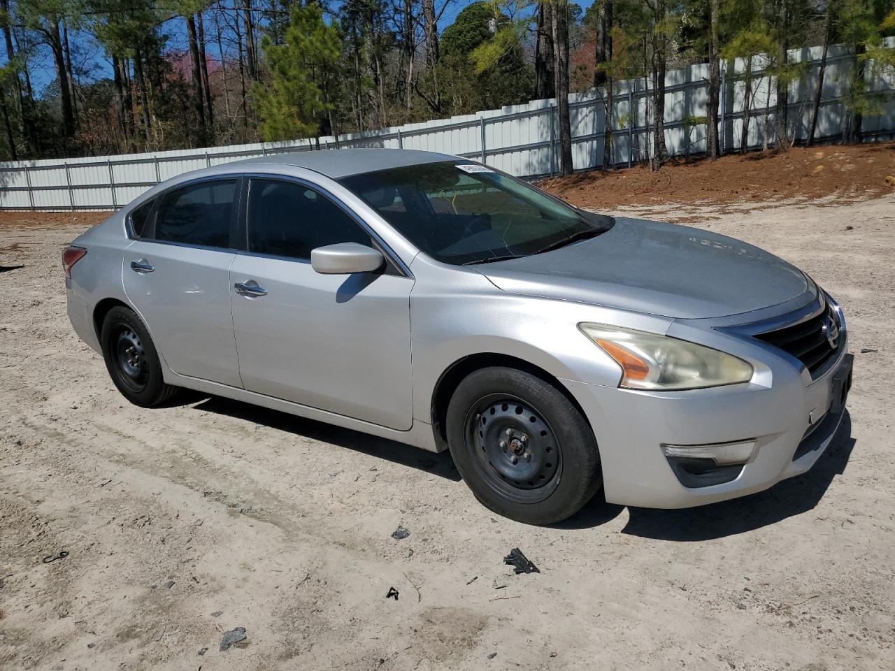 2015 Nissan Altima - Image 4