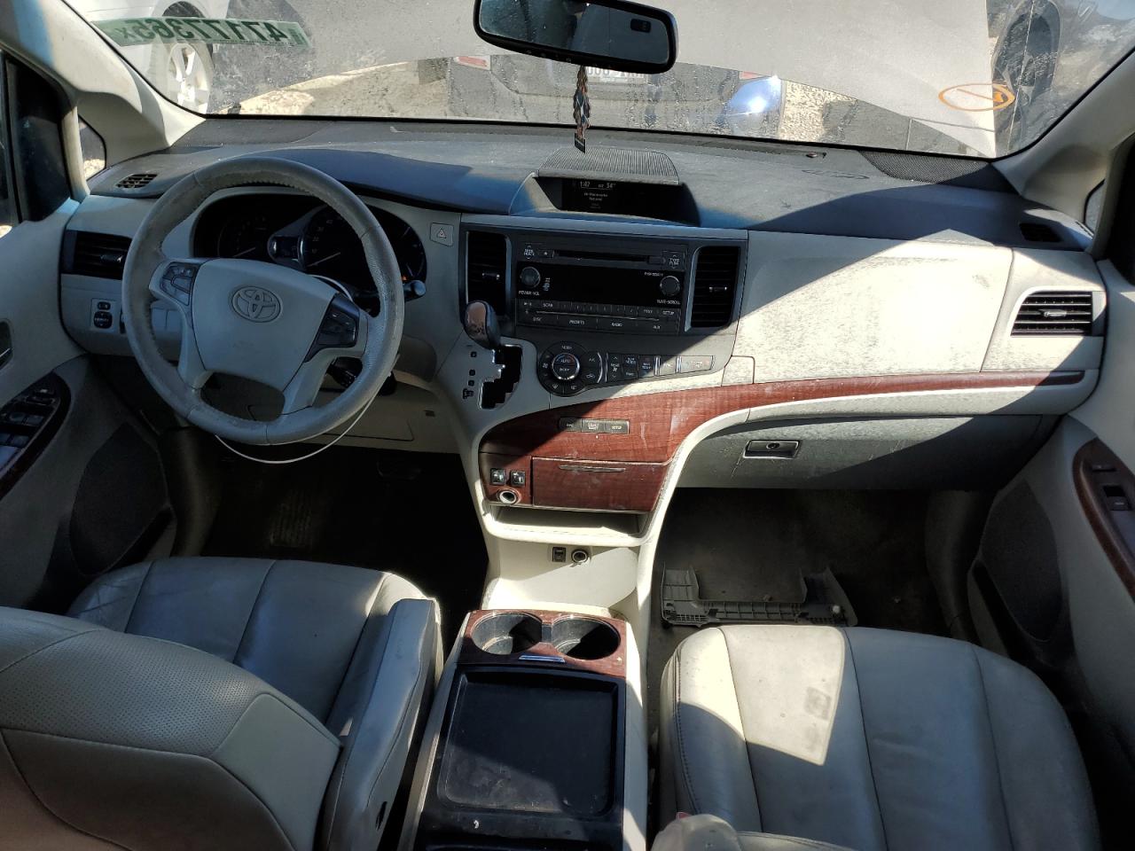 2011 Toyota Sienna - Image 8