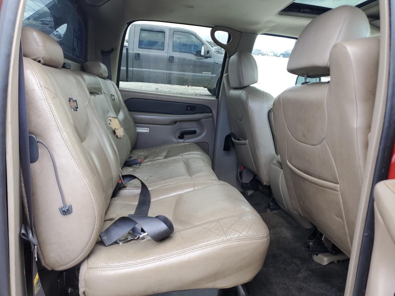 2002 Chevrolet Avalanche - Image 10
