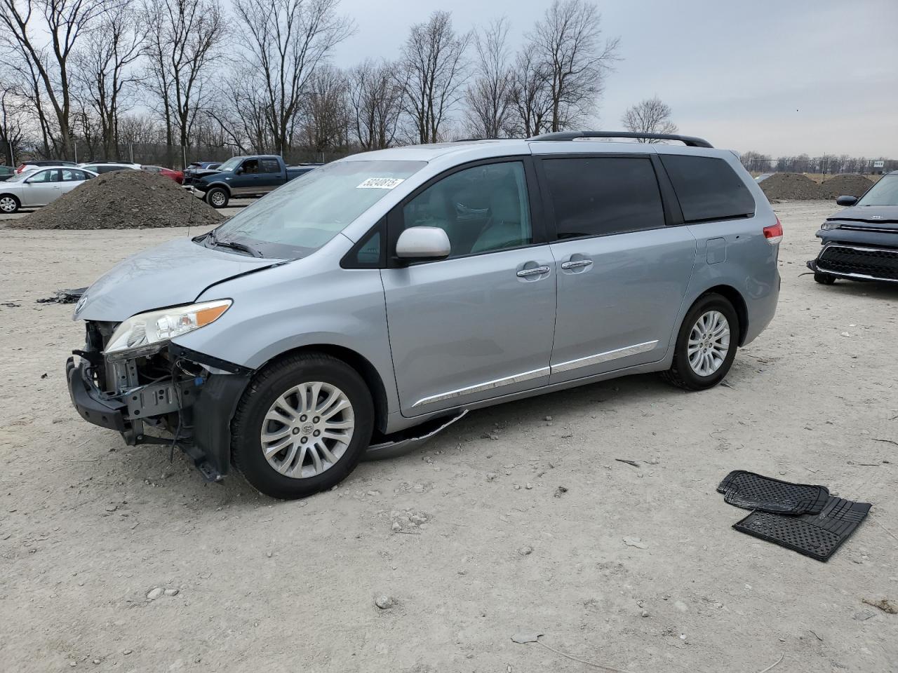 2014 Toyota Sienna Xle იყიდება Cicero-ში, IN - Front End