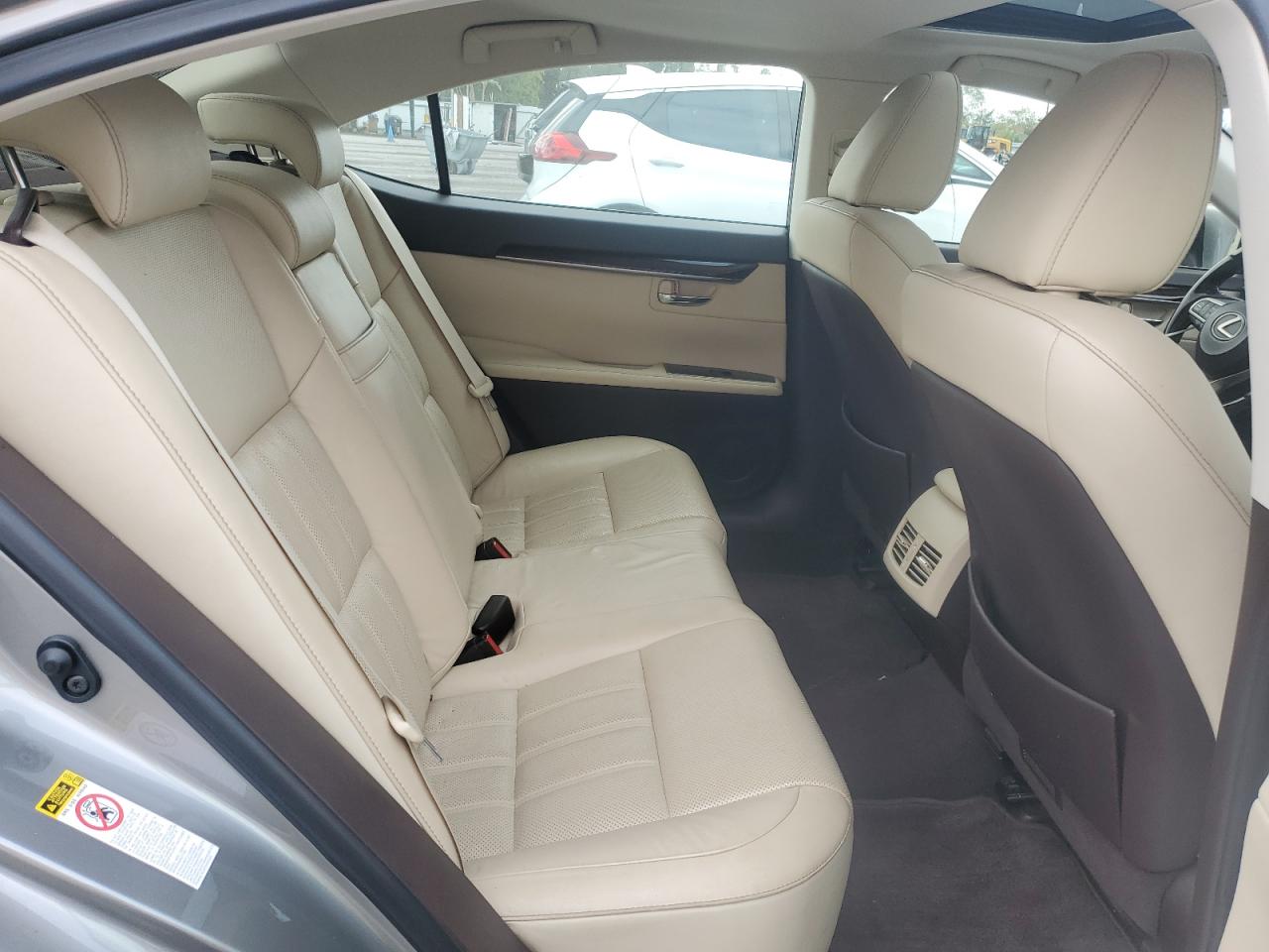 2016 Lexus ES - Image 10
