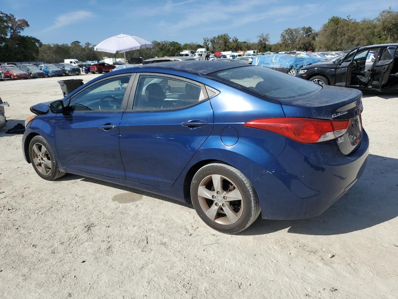 2013 Hyundai Elantra - Image 2