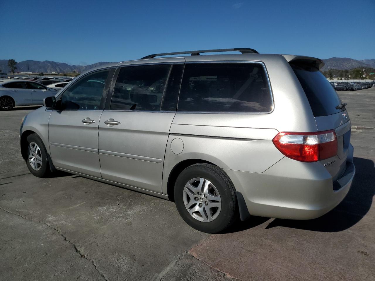 2007 Honda Odyssey - Image 2
