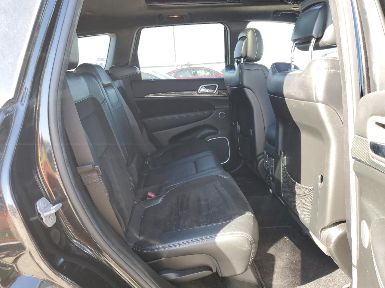 2015 Jeep Grand Cherokee - Image 11