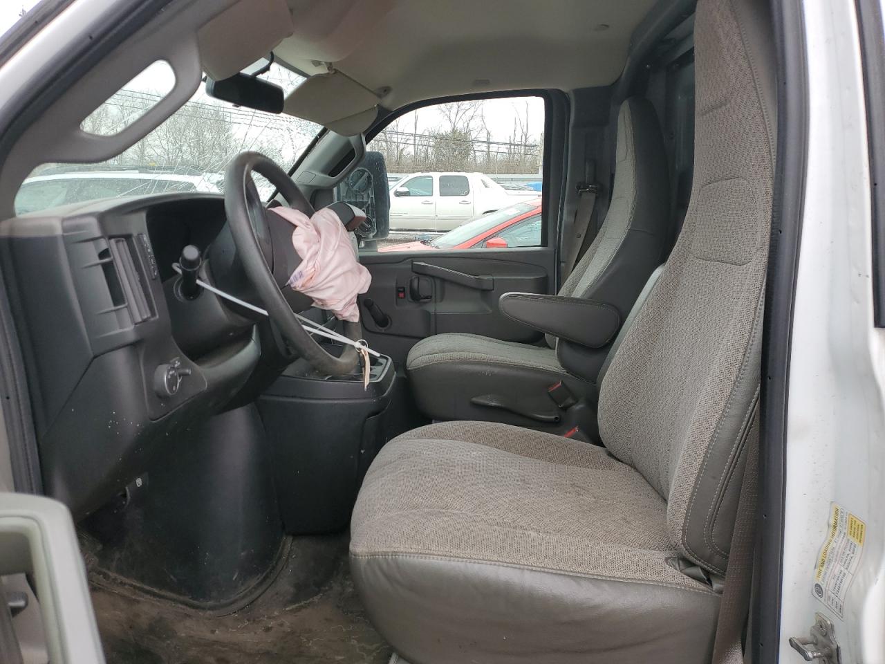 2018 GMC Savana - Image 7