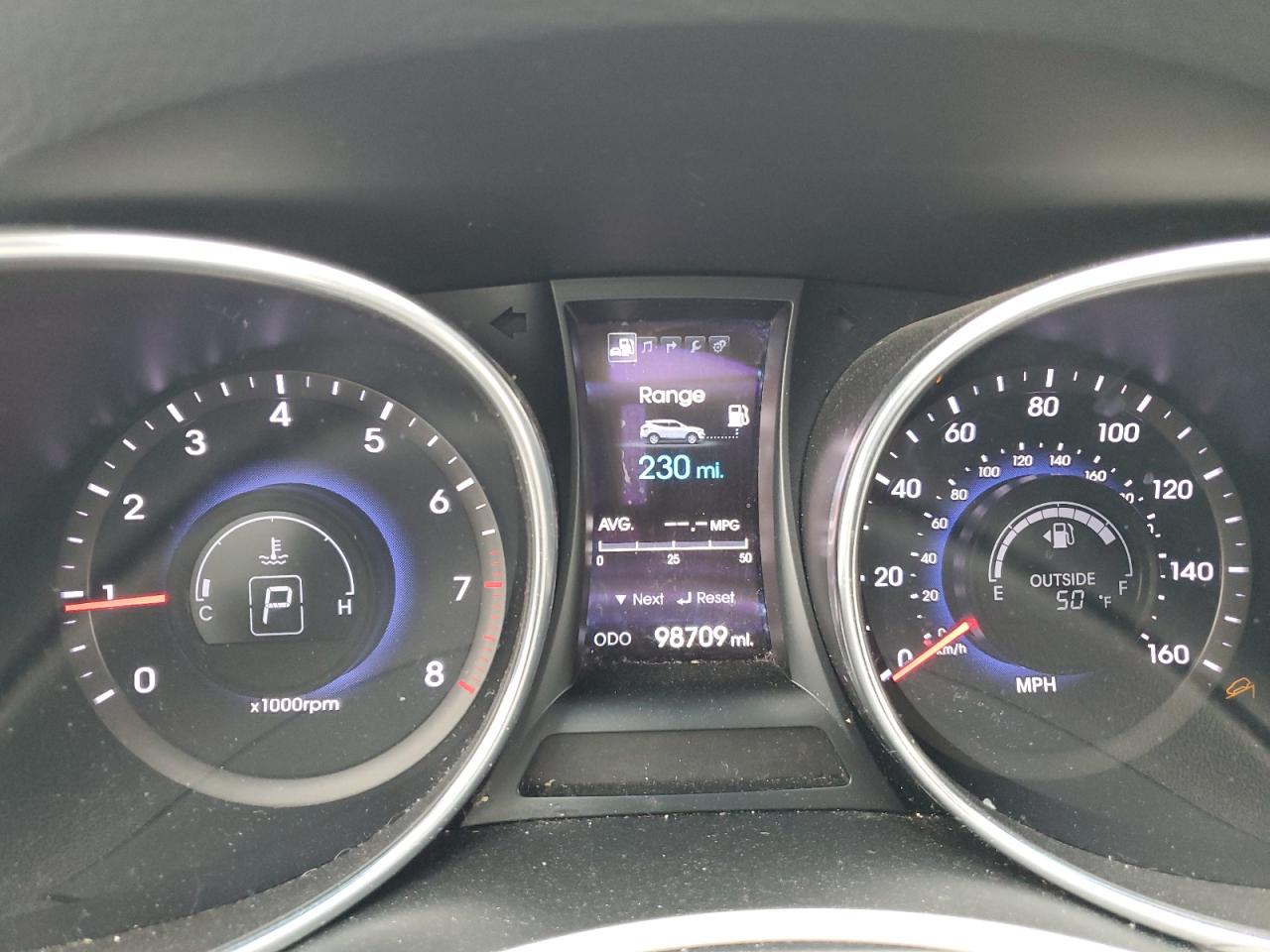 2013 Hyundai Santa Fe - Image 9