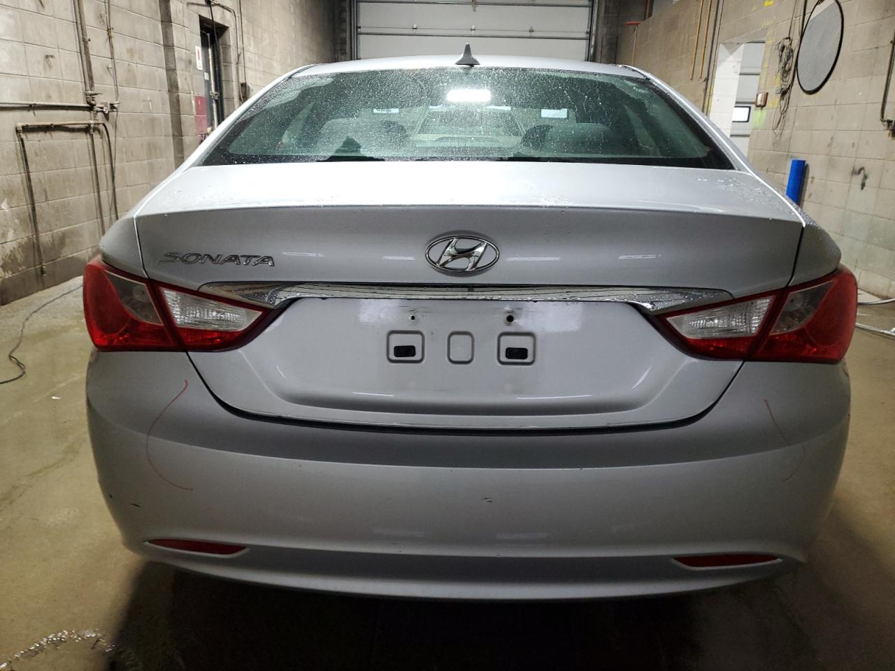 2012 Hyundai Sonata - Image 6