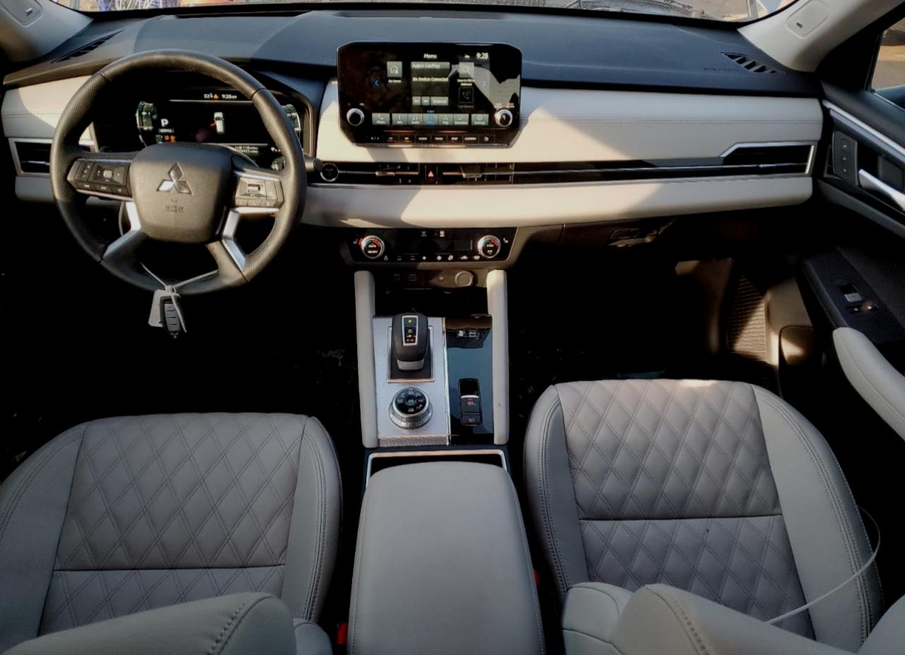2024 Mitsubishi Outlander - Image 8