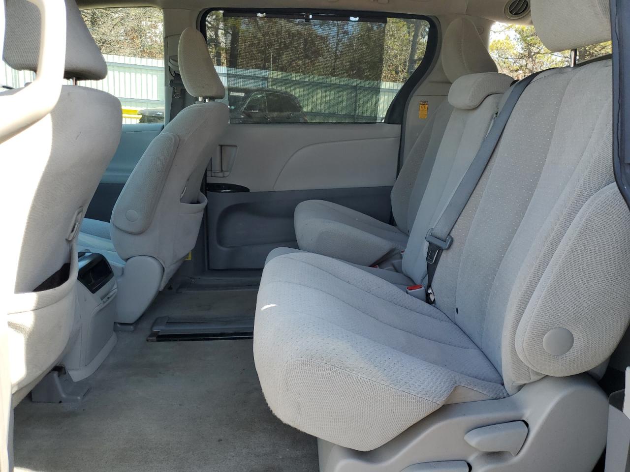 2014 Toyota Sienna - Image 11