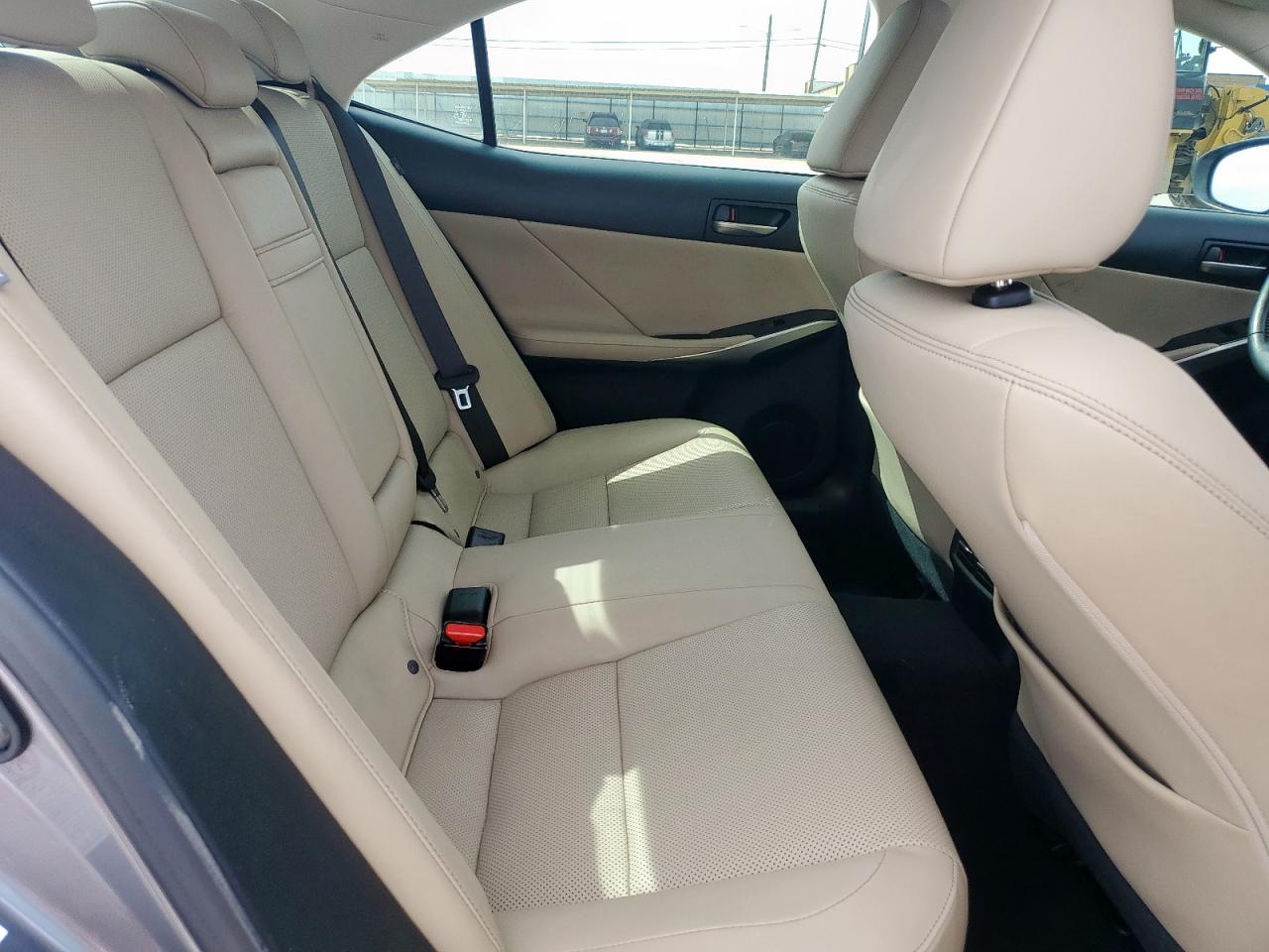 2017 Lexus IS - Image 10
