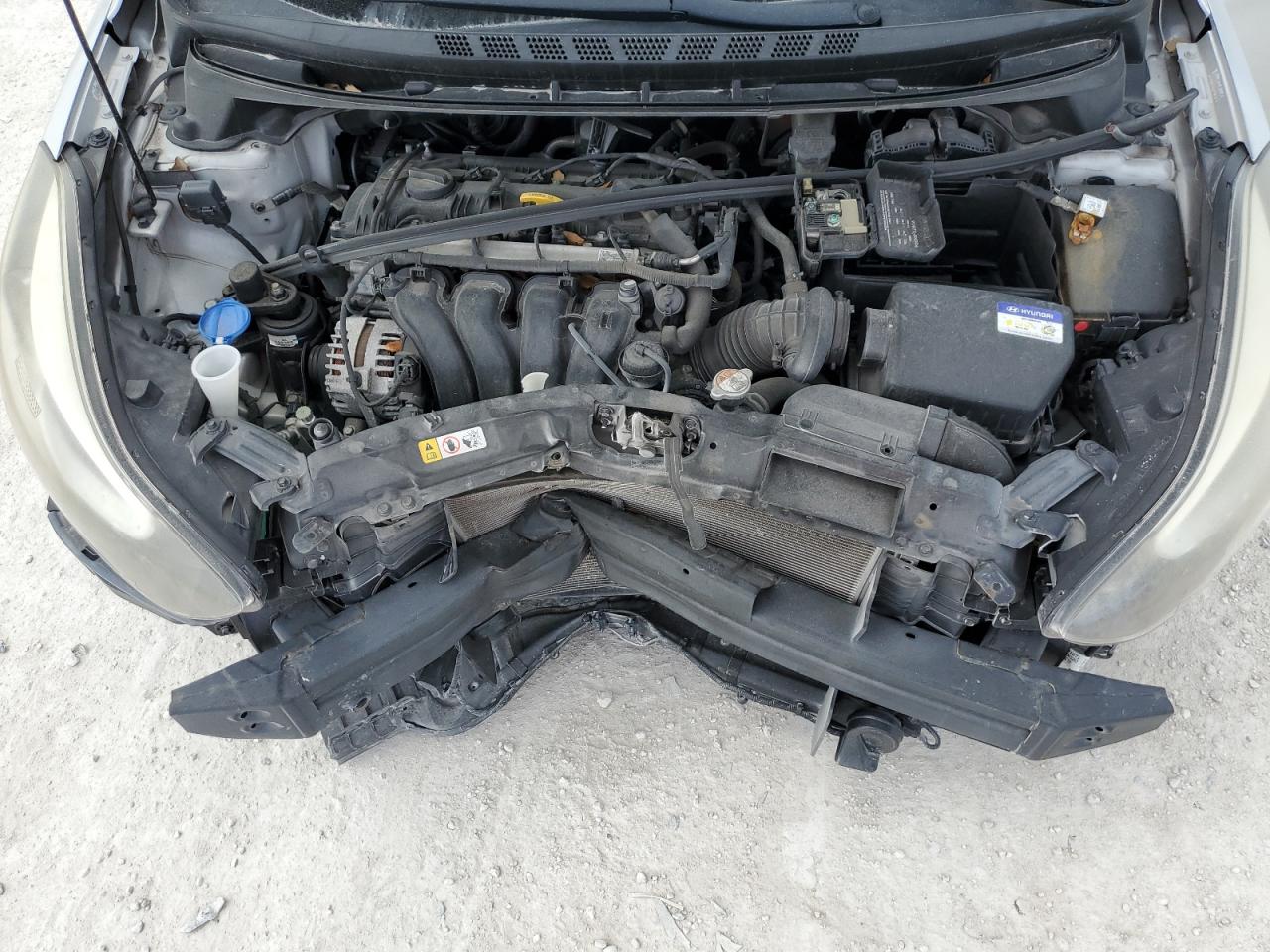 2015 Hyundai Elantra - Image 11