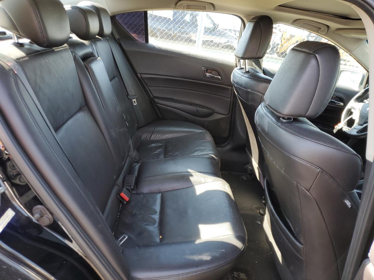 2015 Acura ILX - Image 10