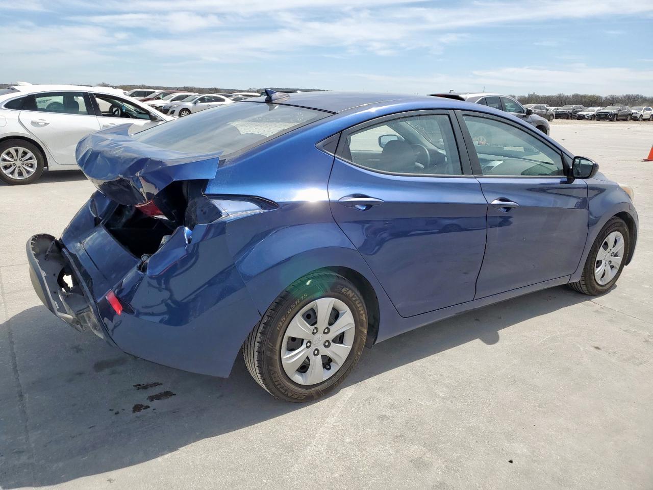 2016 Hyundai Elantra - Image 3