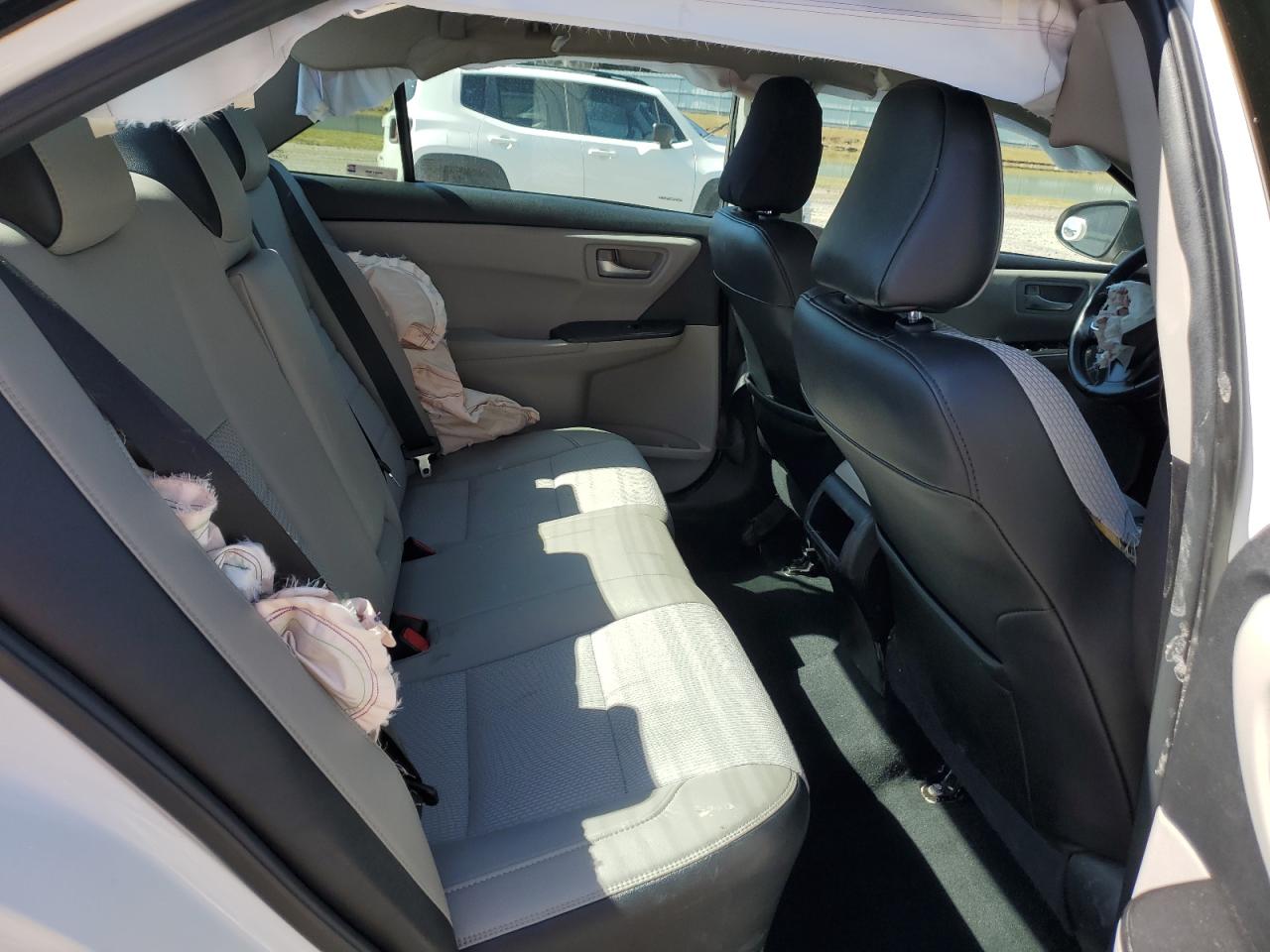 2016 Toyota Camry - Image 11