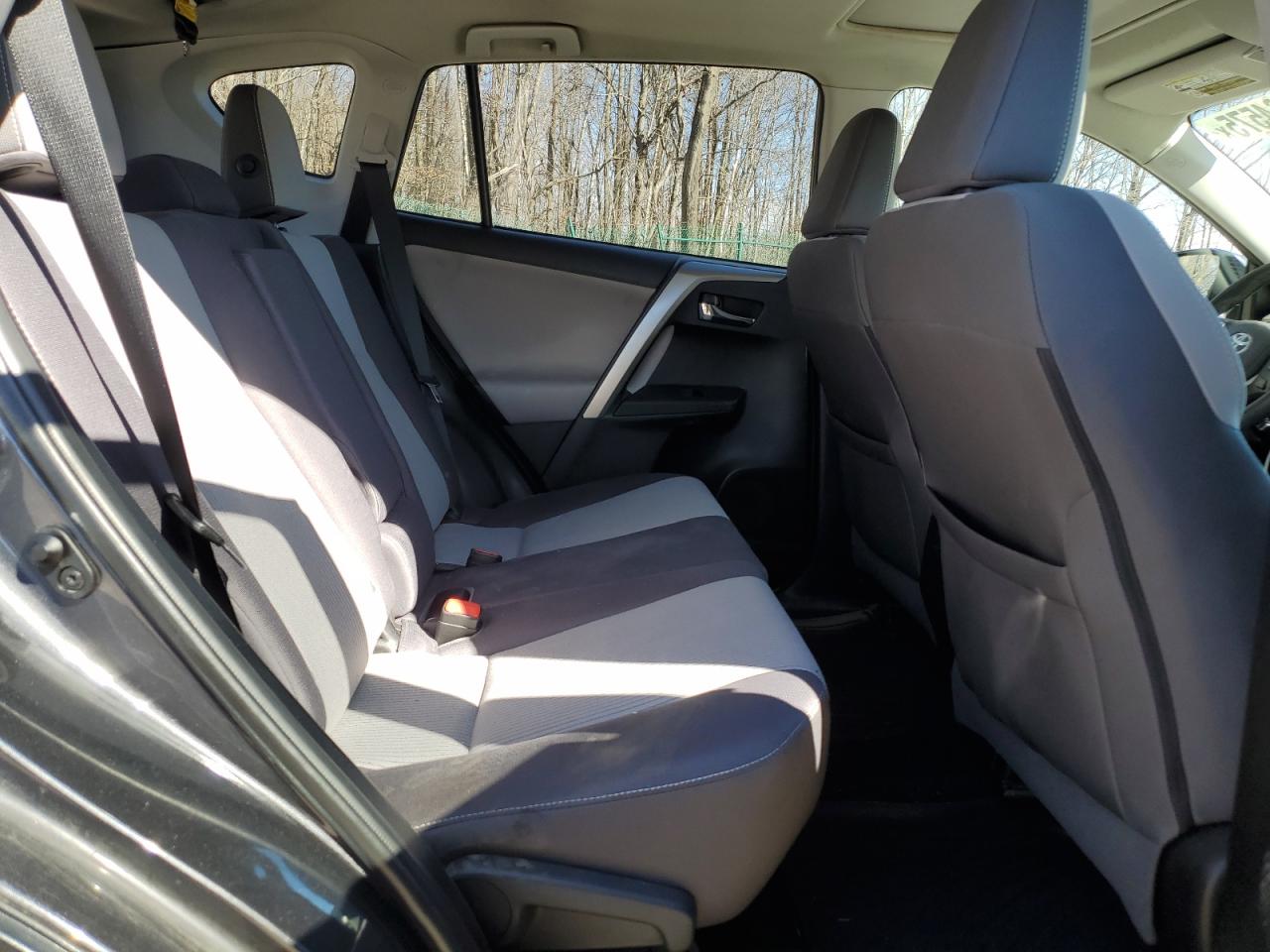 2015 Toyota RAV 4 - Image 12