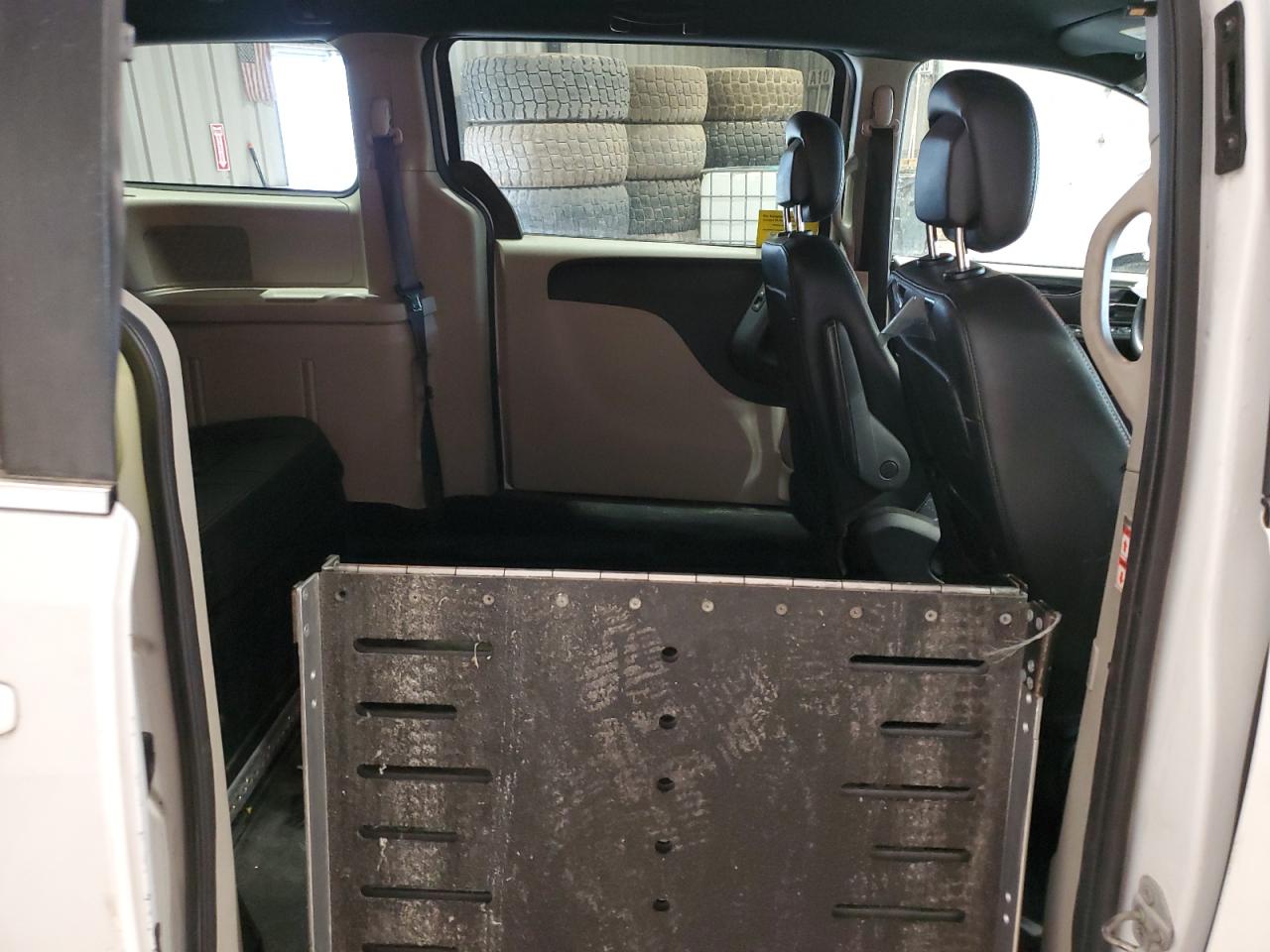 2018 Dodge Grand Caravan Sxt VIN: 2C4RDGCG3JR325696 Lot: 48356155