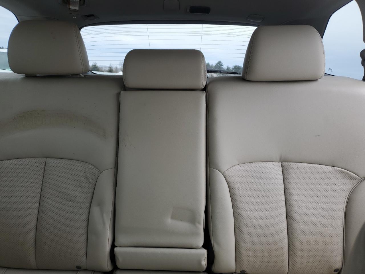 2011 Subaru Outback - Image 10