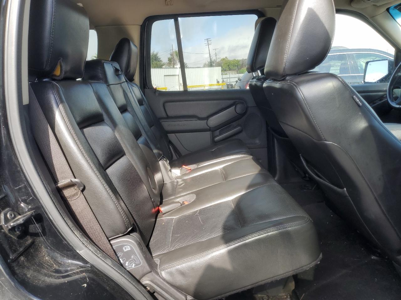 2010 Ford Explorer - Image 11