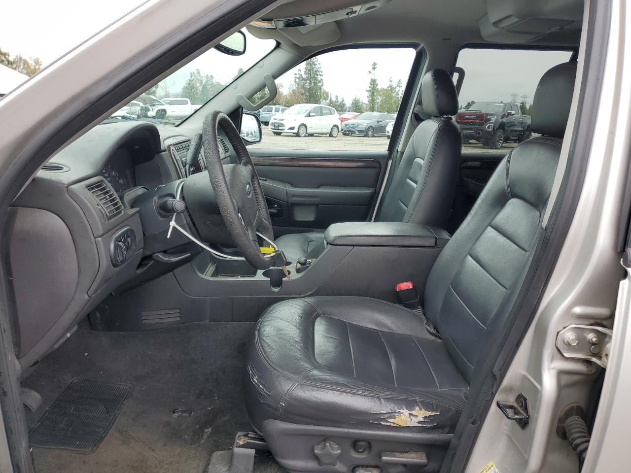 2004 Ford Explorer - Image 7