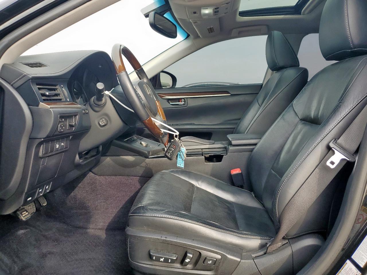 2015 Lexus ES - Image 7