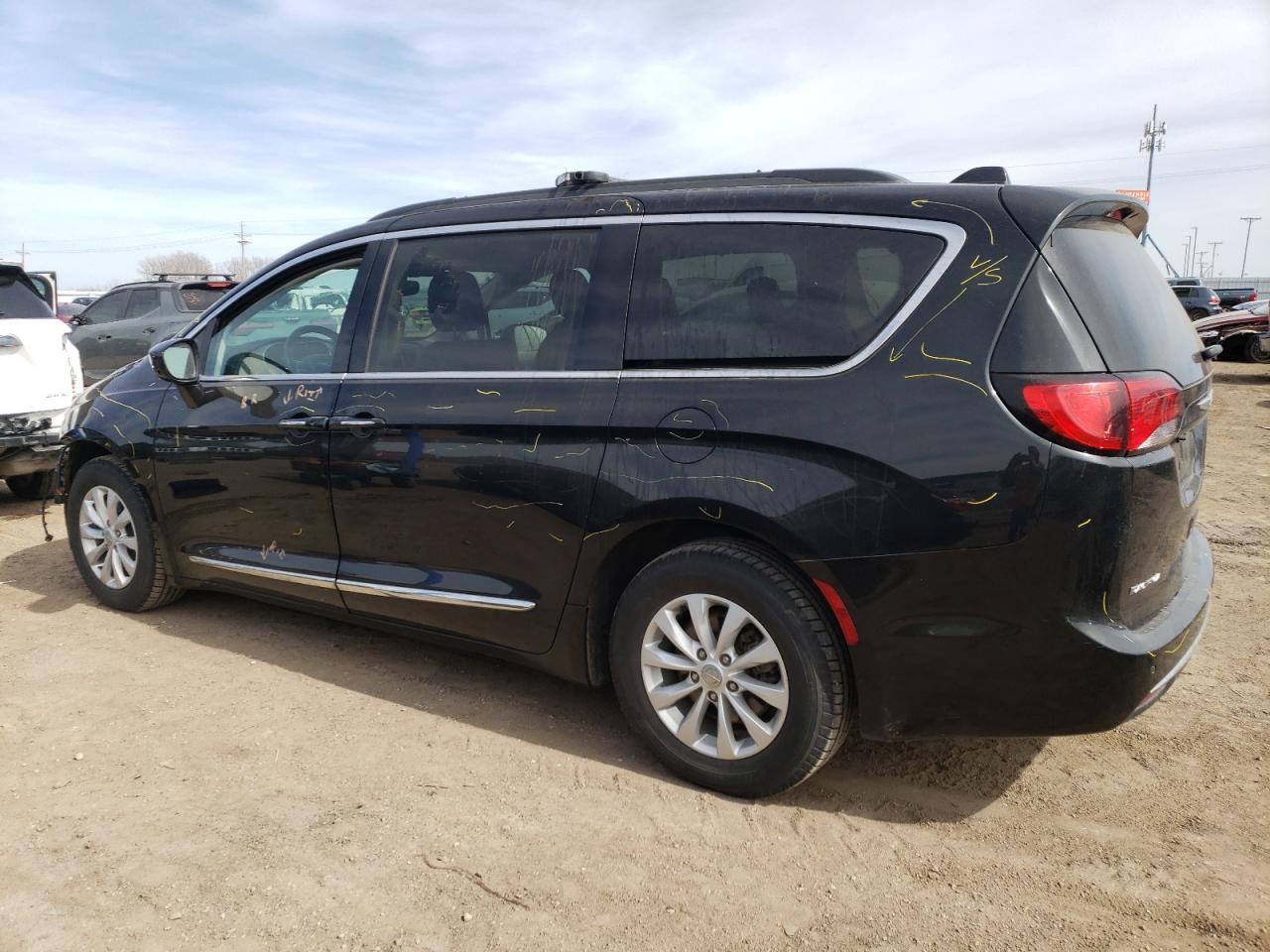 2017 Chrysler Pacifica - Image 2