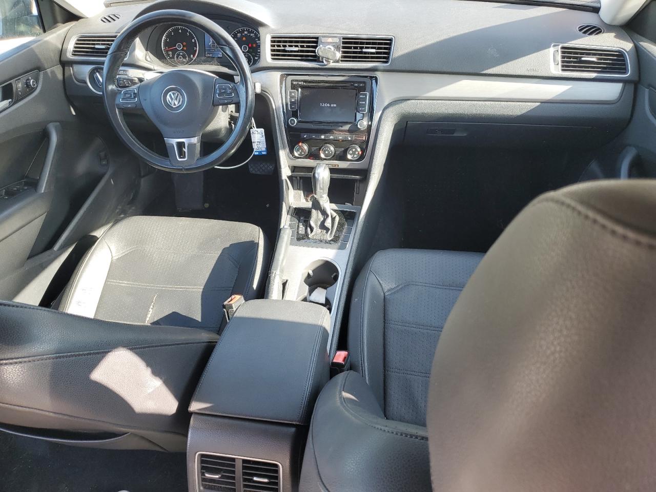 2015 Volkswagen Passat - Image 8