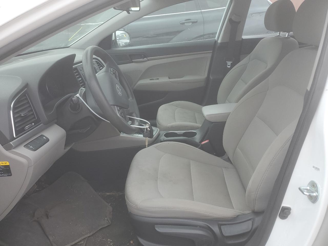2017 Hyundai Elantra - Image 7
