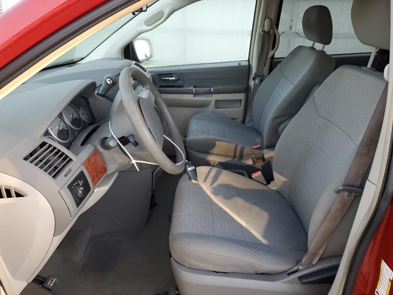 2009 Chrysler Town & Country - Image 7