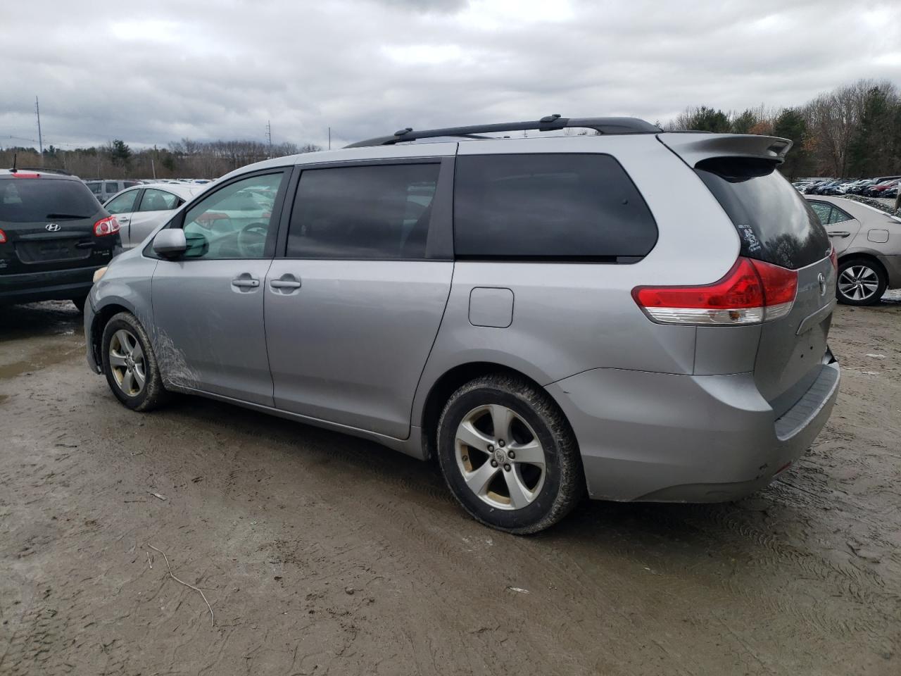 2012 Toyota Sienna - Image 2