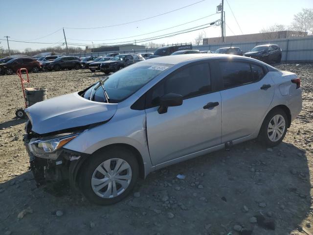  NISSAN VERSA 2022 Сріблястий