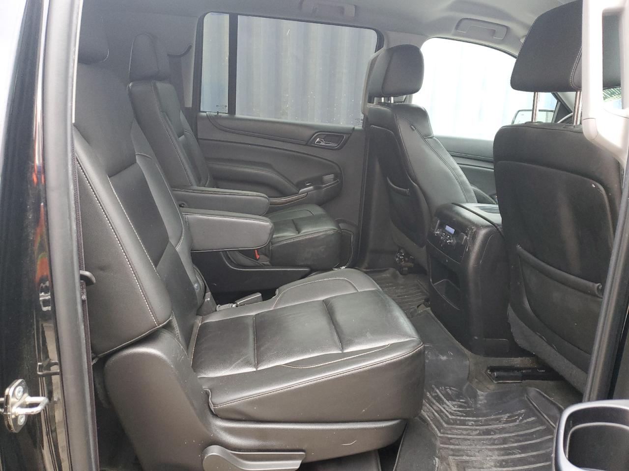 2015 Chevrolet Suburban - Image 11