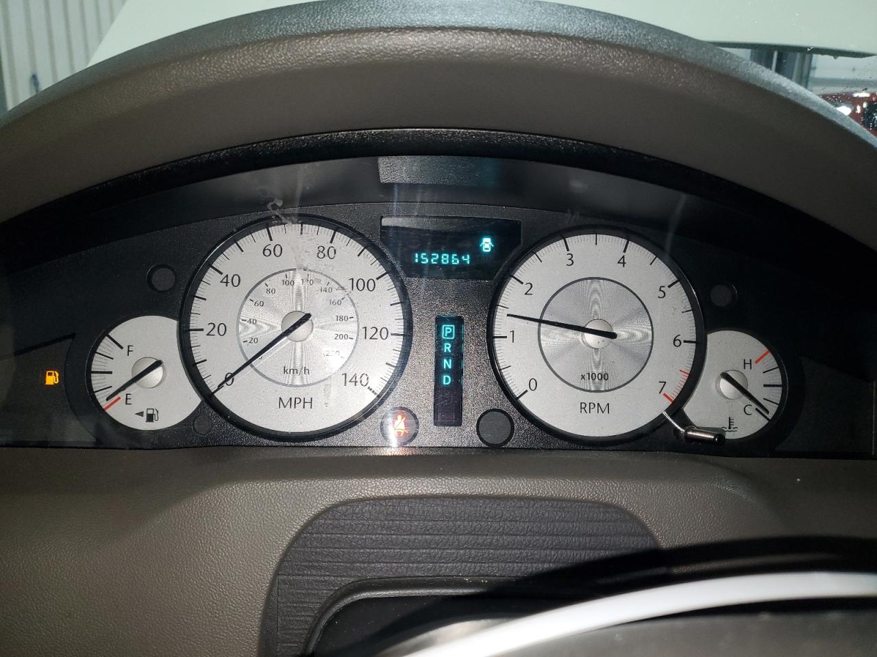 2010 Chrysler 300 - Image 9