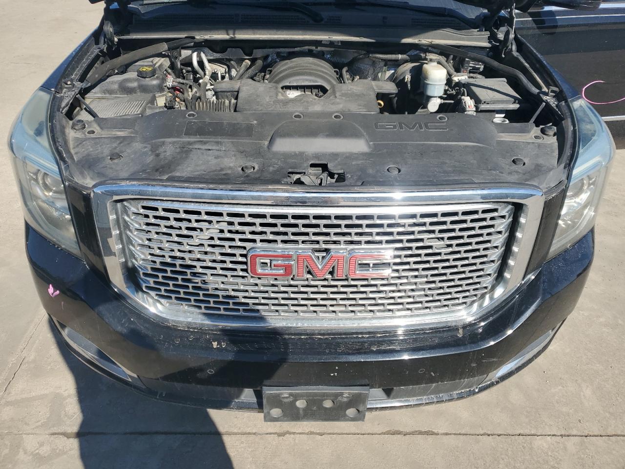 2016 GMC Yukon - Image 12