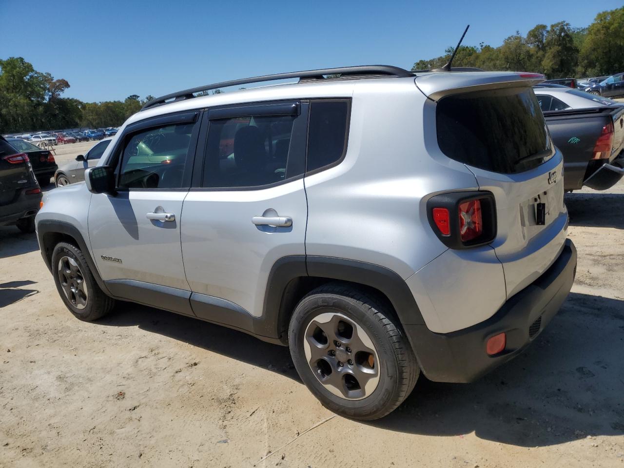 2015 Jeep Renegade - Image 2