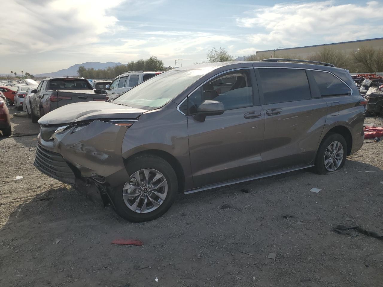 2023 Toyota Sienna Le for Sale in Las Vegas, NV - Front End