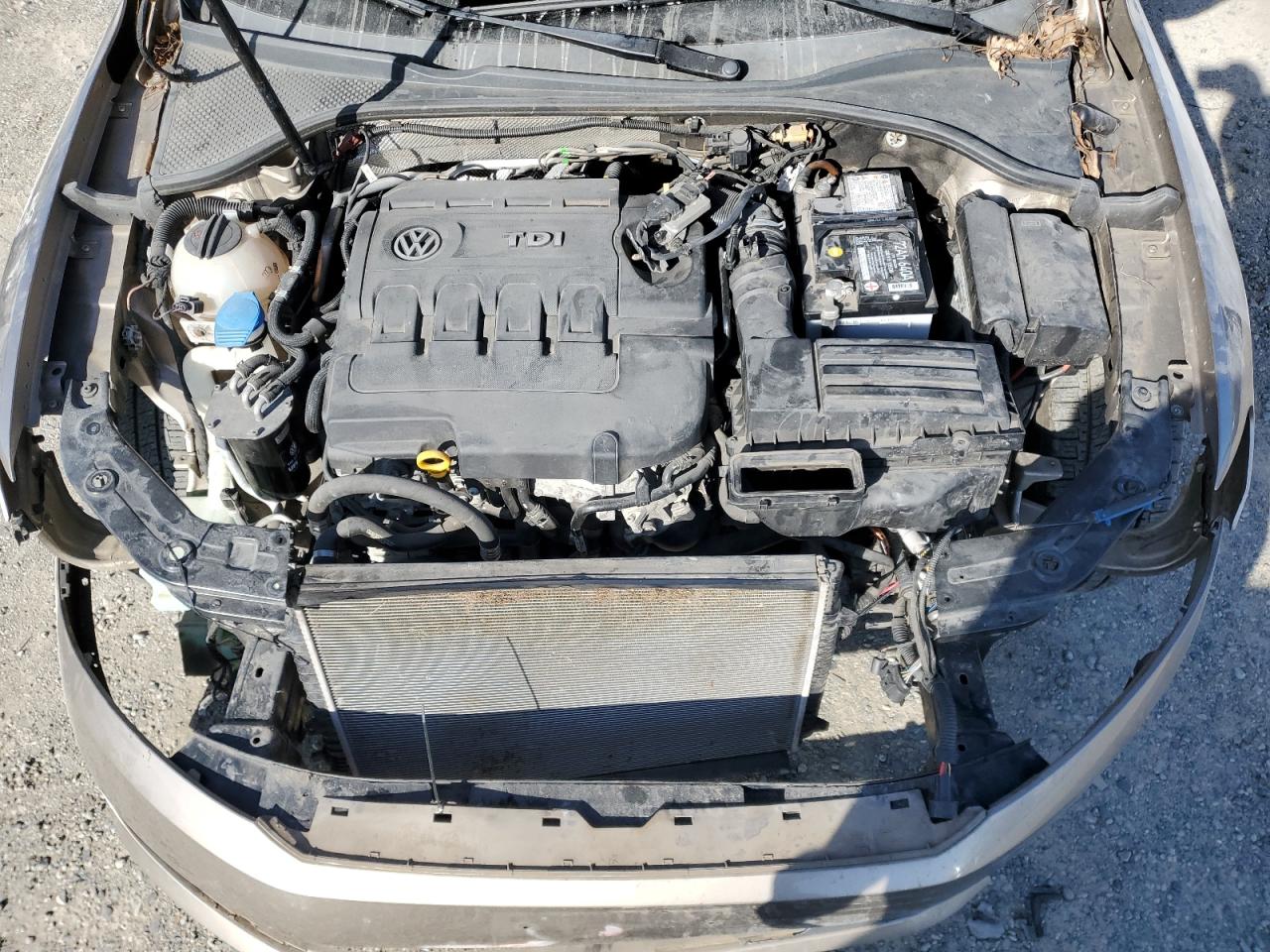 2015 Volkswagen Passat - Image 11