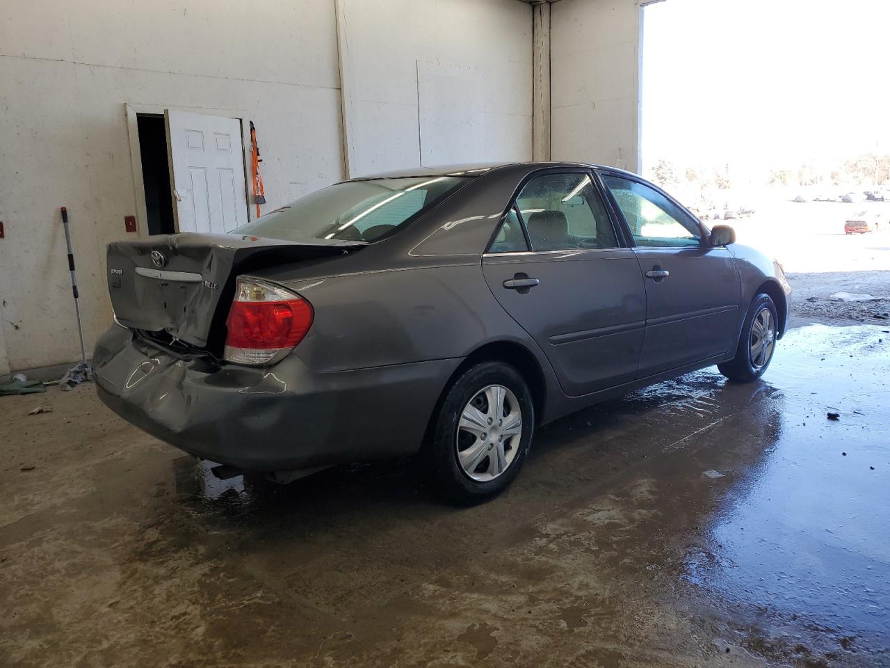 2005 Toyota Camry - Image 3