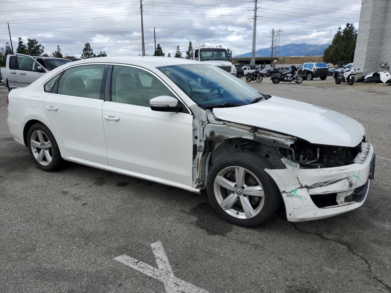 2014 Volkswagen Passat - Image 4