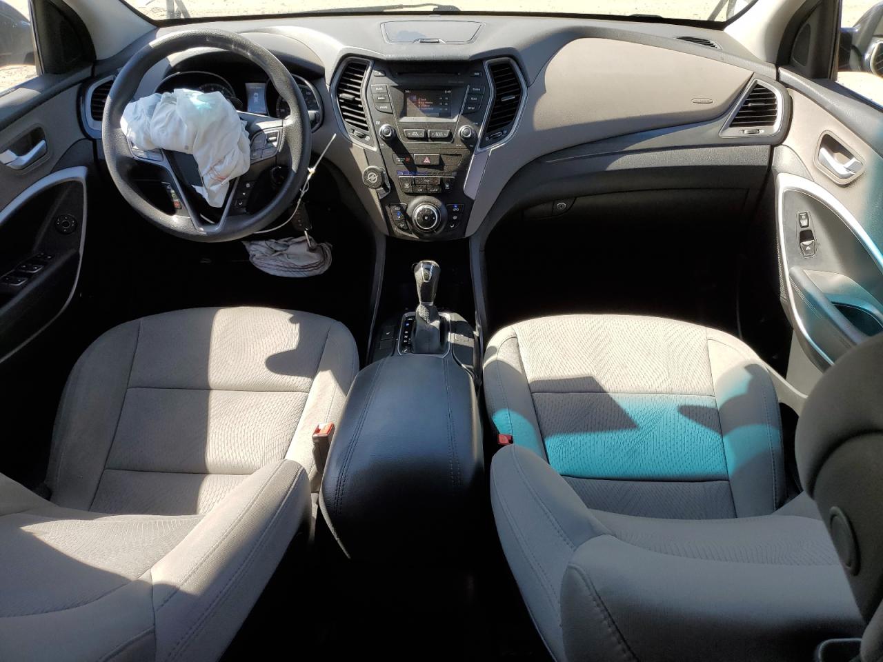 2016 Hyundai Santa Fe - Image 8