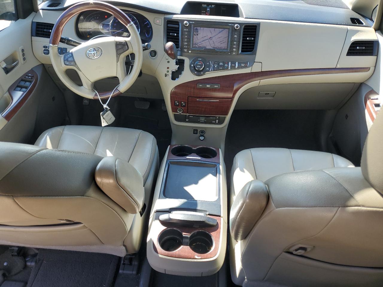 2011 Toyota Sienna - Image 8