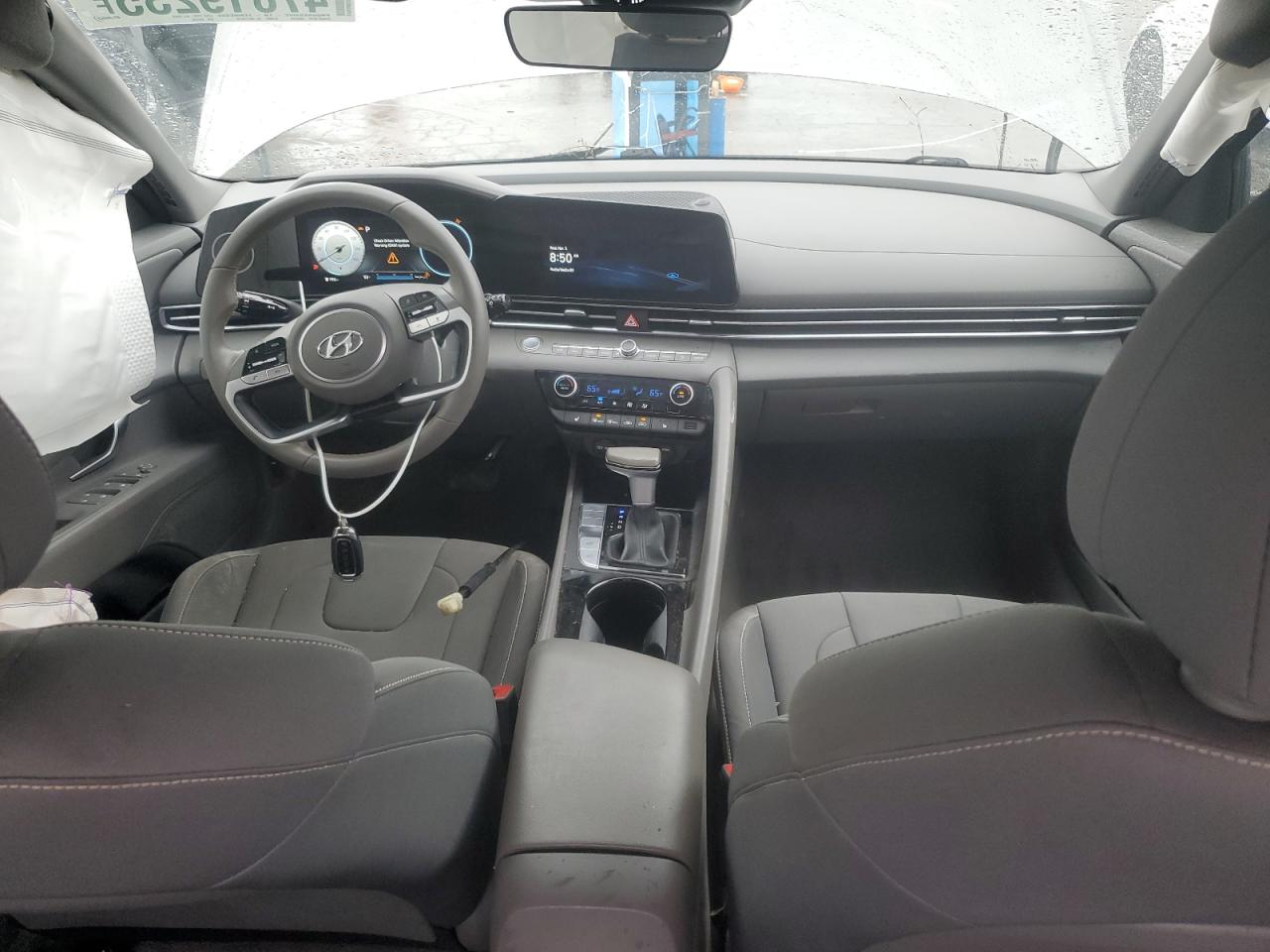 2023 Hyundai Elantra - Image 8